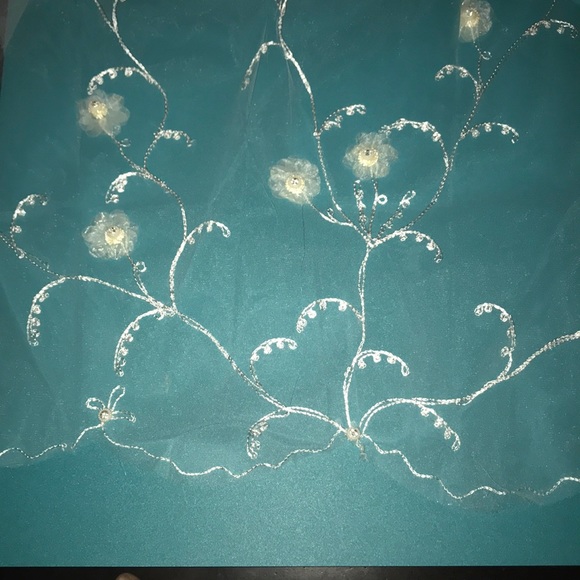 NEW 2T Chapel hand beaded embroidered  veil main image 8